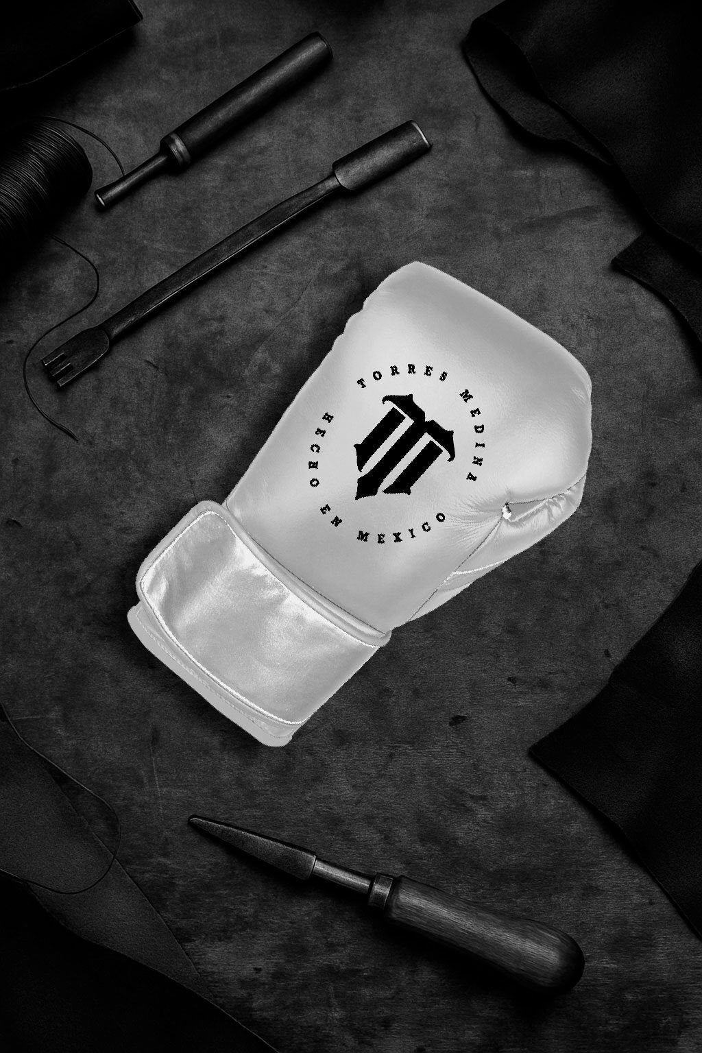 Customizable Hook And Loop Boxing Gloves
