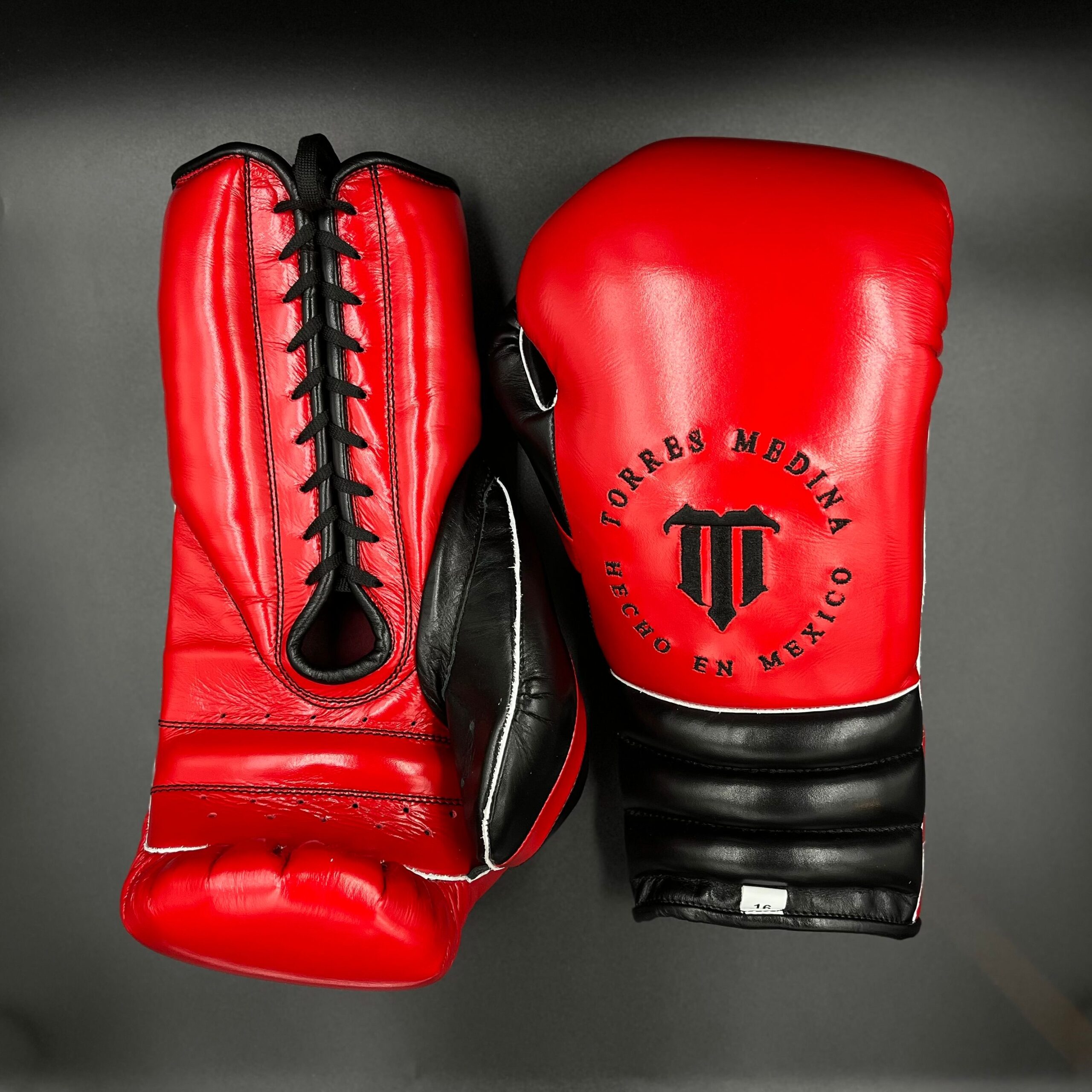 Kisin Lace Up Training Gloves BoxeoTM